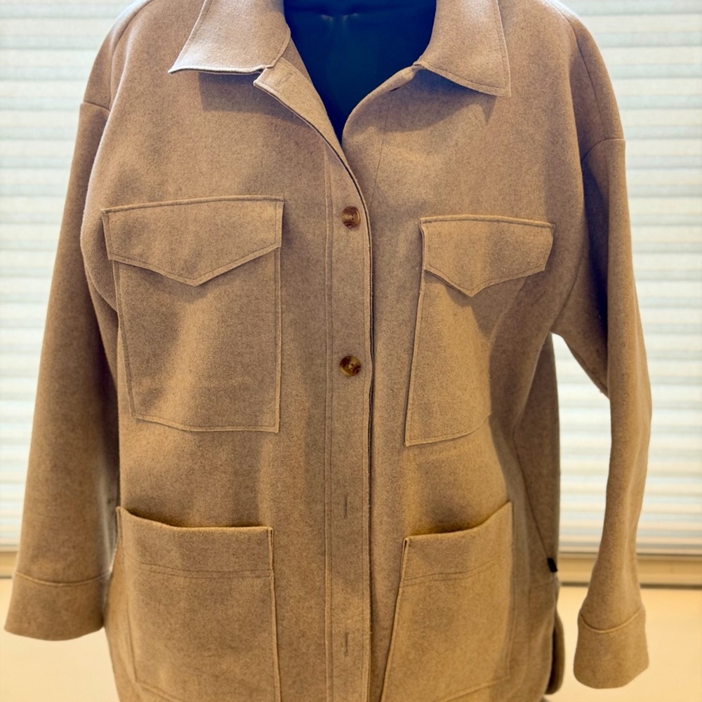 Banana Republic Shacket Women’s size M Khaki / Cream / Stone Utility Jacket